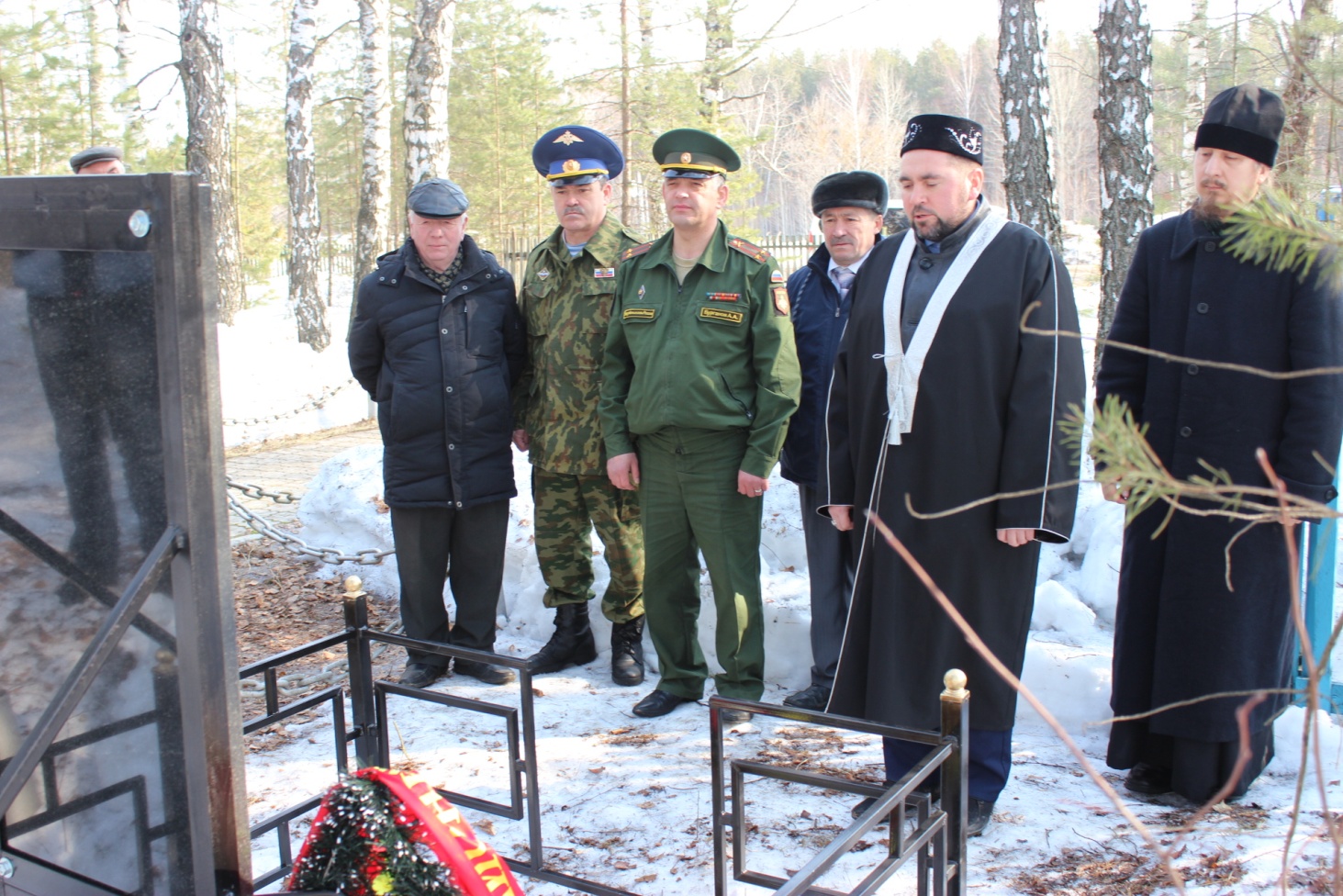 Ремонт и установка надгробных плит, памятных досок на местах захоронения  участников Великой Отечественной войны